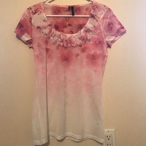 Adorable pink to white flower ombré shirt!